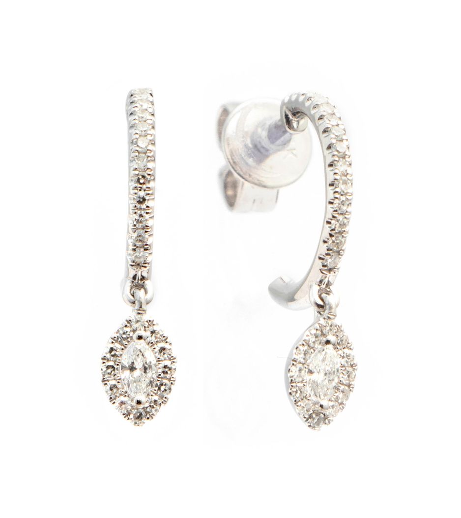 Brinco meia argola com pino em ouro com diamantes Brinco meia argola com pino em ouro com diamantes