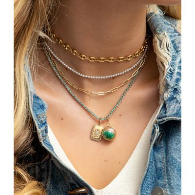 Berloque-retangular-em-ouro-com-diamantes