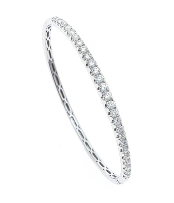 Pulseira-rigida-em-ouro-com-diamantes