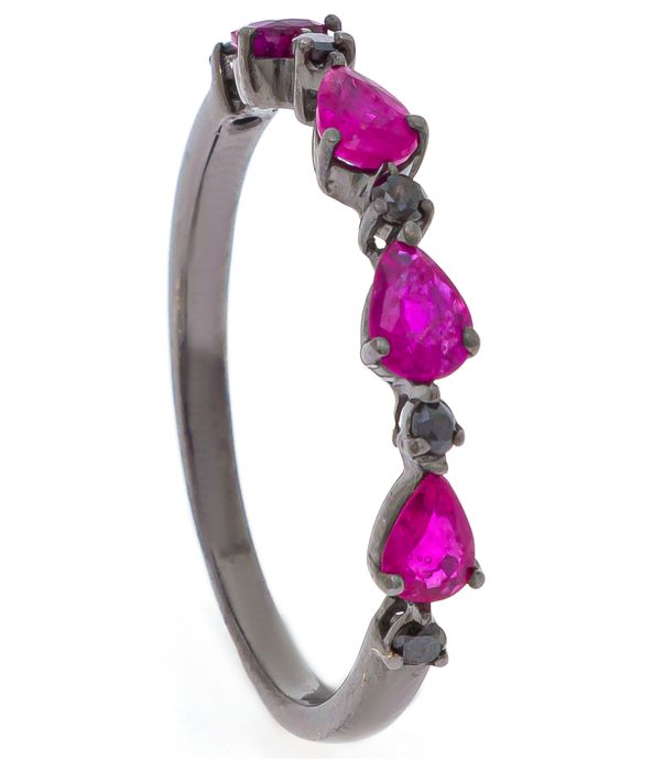 Anel-de-ouro-com-diamantes-e-rubis