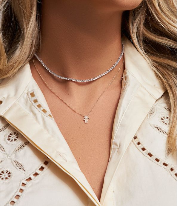 Colar-pendente-de-ouro-com-diamantes-