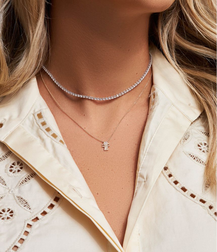 Colar-pendente-de-ouro-com-diamantes-