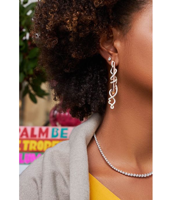 Brinco-solitario-de-ouro-com-diamante