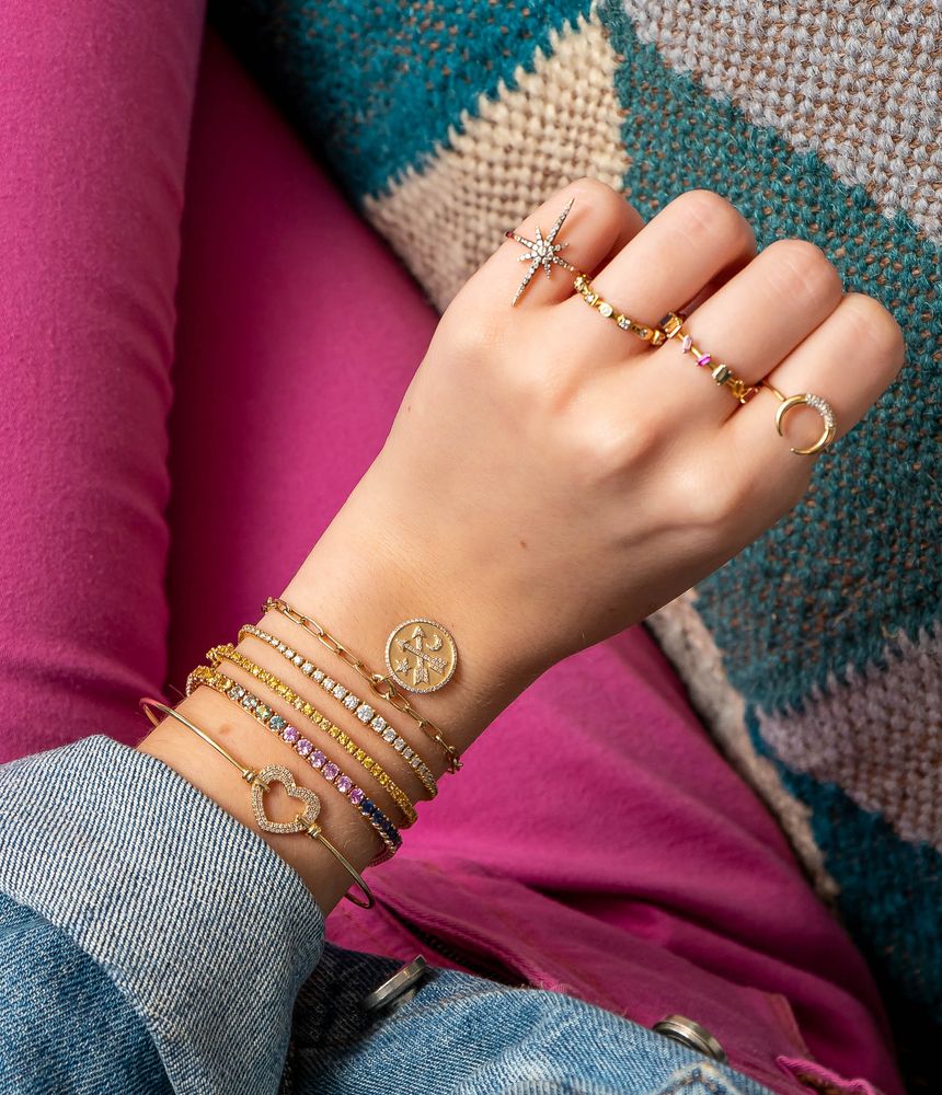 Aliança-Suzanne-Kalan-Rainbow-Fireworks-de-ouro-com-safiras-