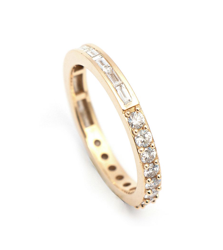 Aliança-inteira-half-half-de-ouro-com-diamantes Aliança-inteira-half-half-de-ouro-com-diamantes