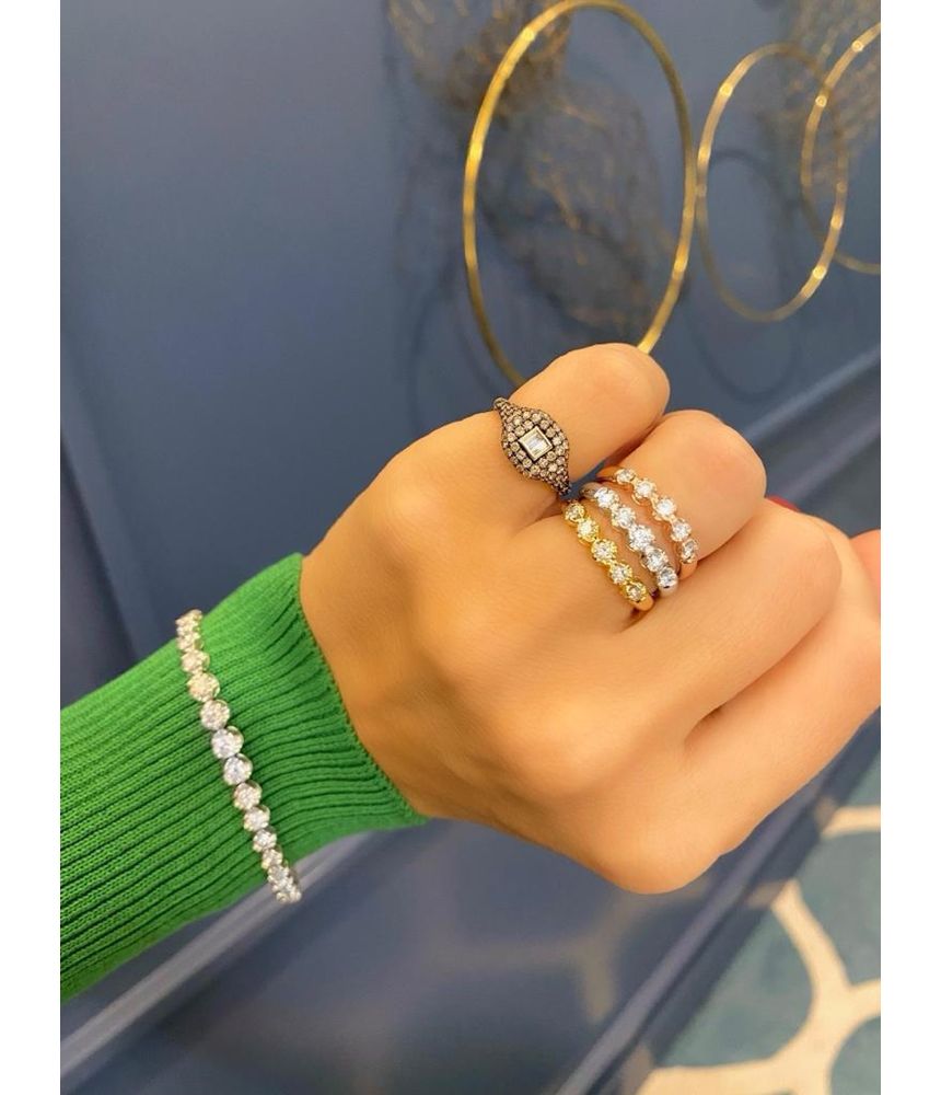 Meia-alianca-de-ouro-com-diamantes-