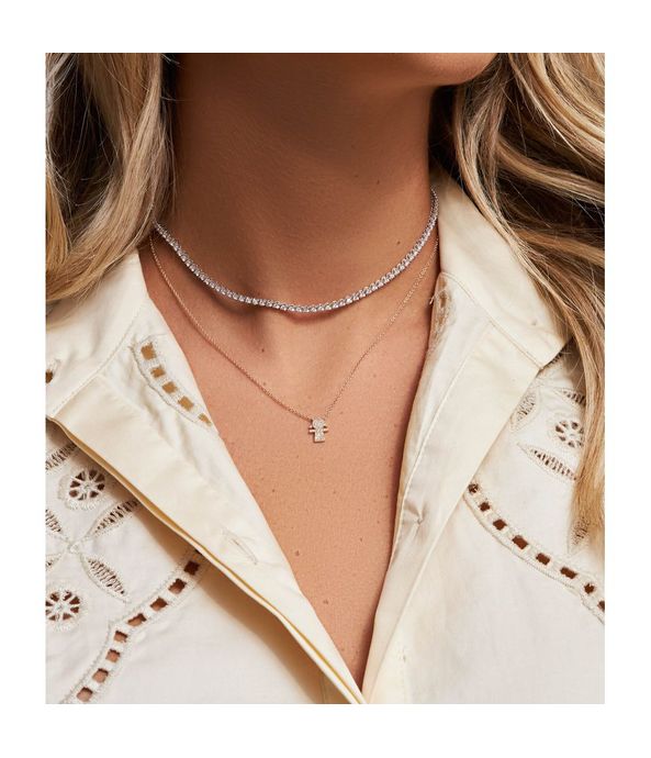 Colar-pendente-de-ouro-com-diamantes