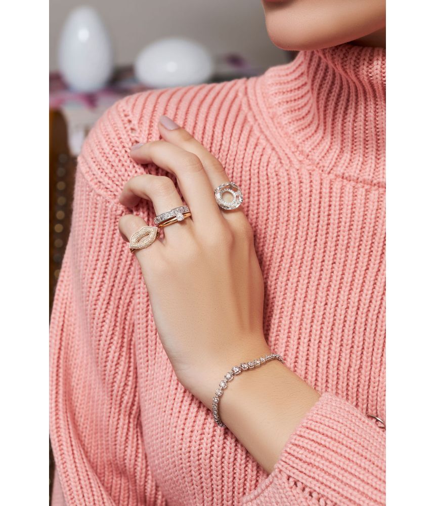 Anel-Suzanne-Kalan-de-ouro-com-diamantes-e-topazio