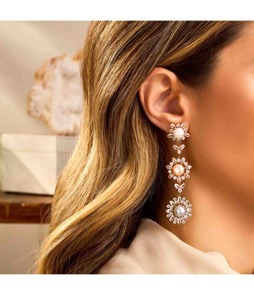 Brinco-longo-de-ouro-com-perolas-e-topazios