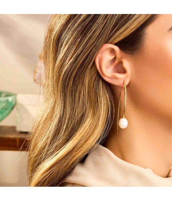Brinco-gancho-longo-de-ouro-com-perola
