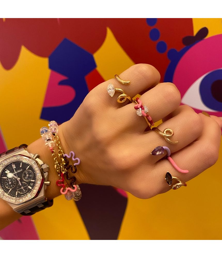 Anel-Bea-Bongiasca-B-half-bubblegum-pink-enamel-de-ouro-com-quartzo-fume