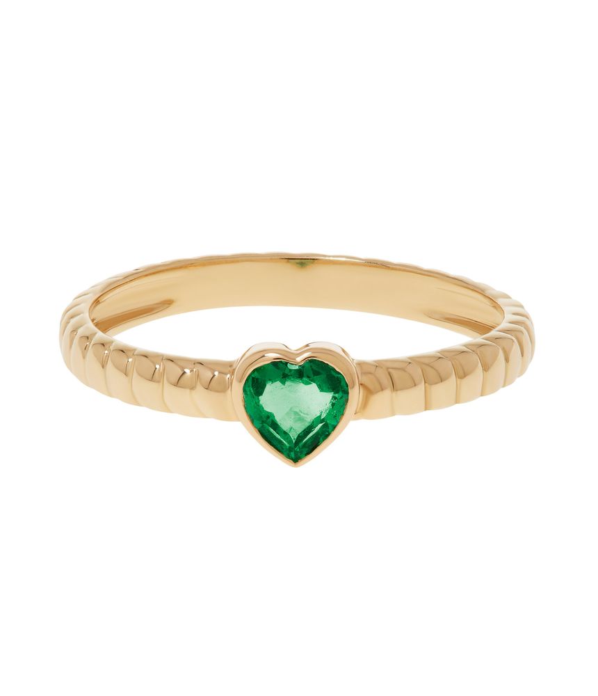 Anel-solitario-de-ouro-com-esmeralda-coracao