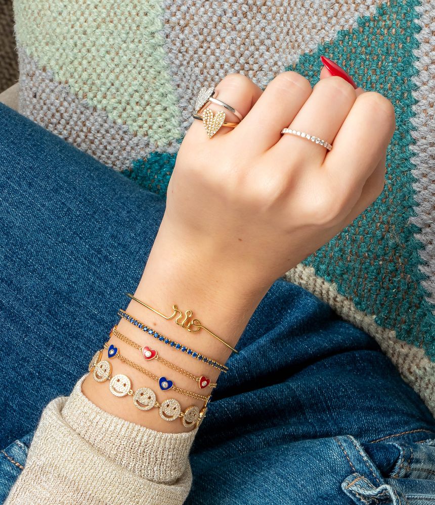 Pulseira-coracoes-de-ouro-com-diamantes-e-esmalte