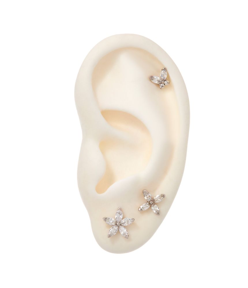 Brinco-unico-flor-de-ouro-branco-com-diamantes