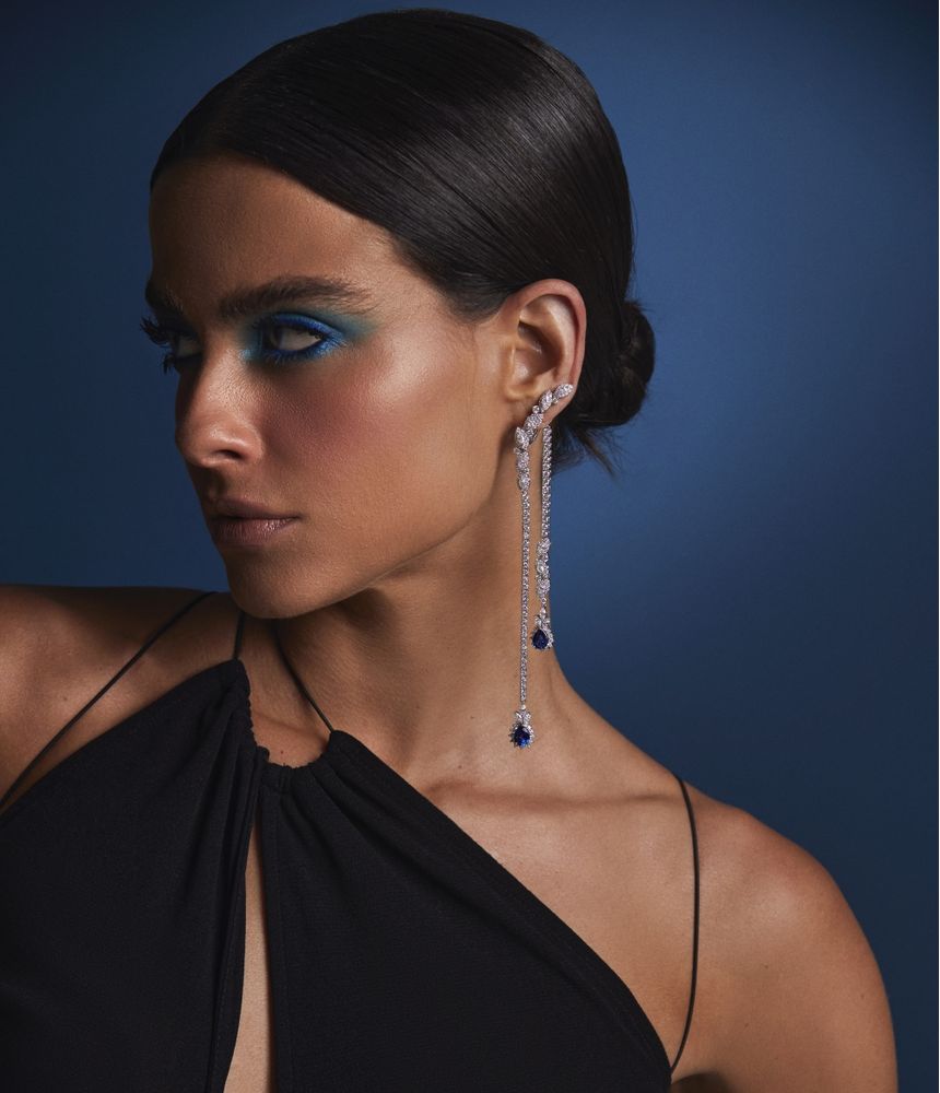 Brinco-Yeprem-beyond-the-limits-de-ouro-branco-com-diamantes-e-safiras