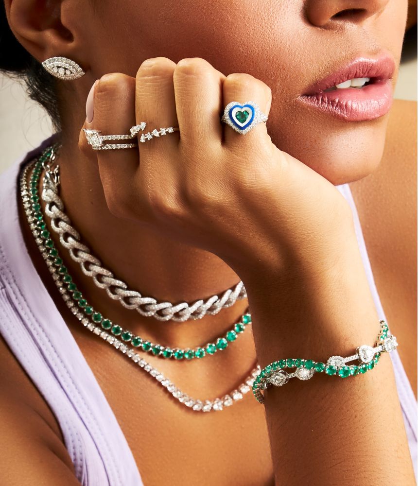 Anel-wrap-de-ouro-branco-com-diamantes-