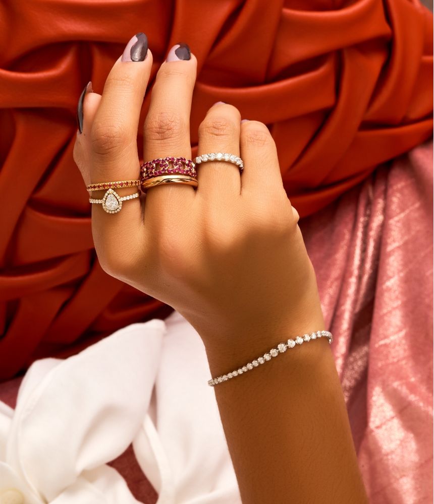 anel-meia-alianca-aparador-em-ouro-branco-de-diamantes-brilhantes