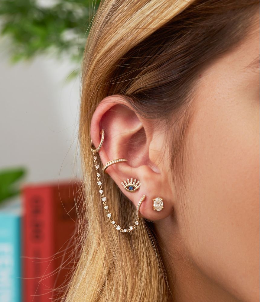 brinco-com-corrente-de-diamantes-brilhantes-em-ouro-amarelo