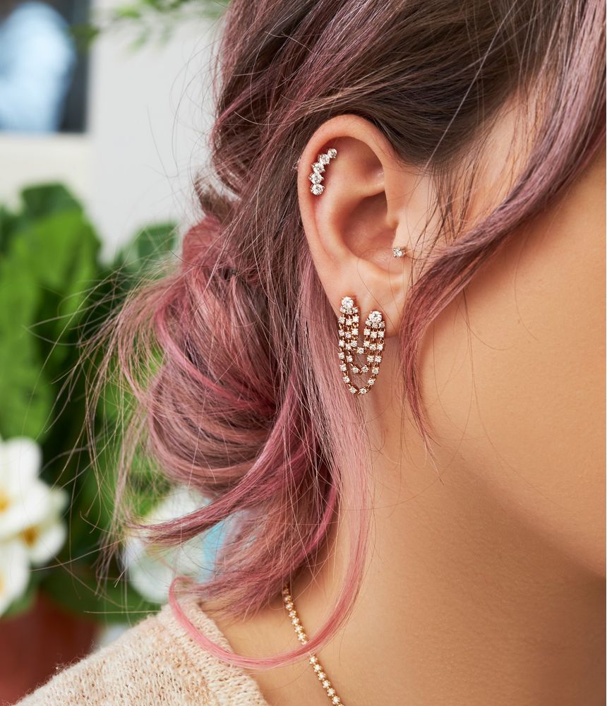 brinco-unico-ouro-amarelo-de-diamantes-brilhantes-