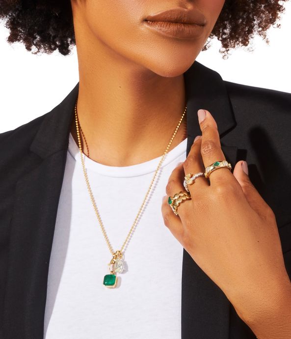 anel-alianca-inteira-de-ouro-com-esmeraldas-e-diamantes