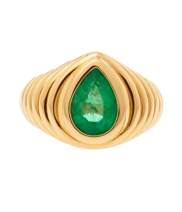 anel-solitario-de-ouro-oversized-chunky-com-esmeralda