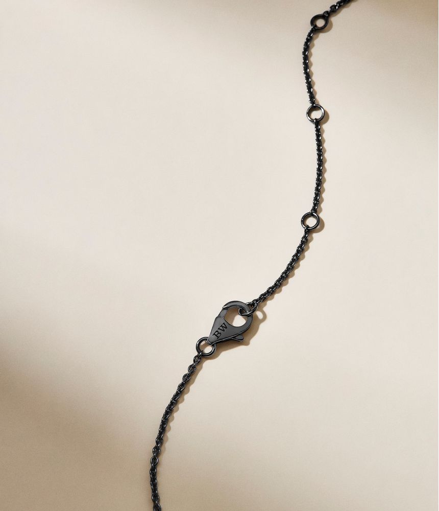 colar-riviera-tennis-necklace-de-ouro-negro-com-diamantes-negros-e-esmeralda