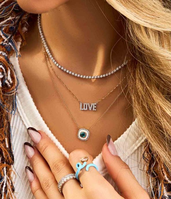 colar-selim-mouzannar-com-pingente-de-ouro-rosa-com-zircao-e-diamantes