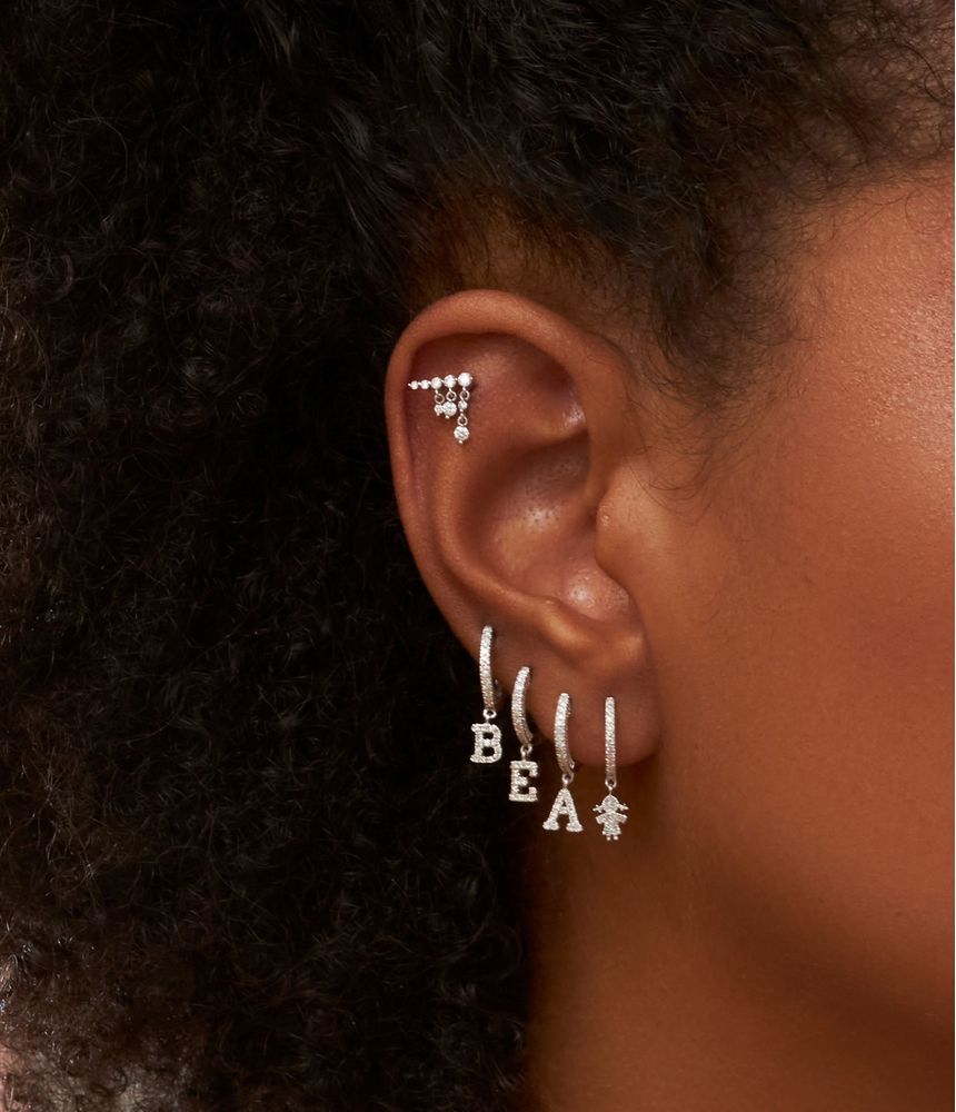 brinco-de-argola-letra-meira-t-de-ouro-branco-com-diamantes