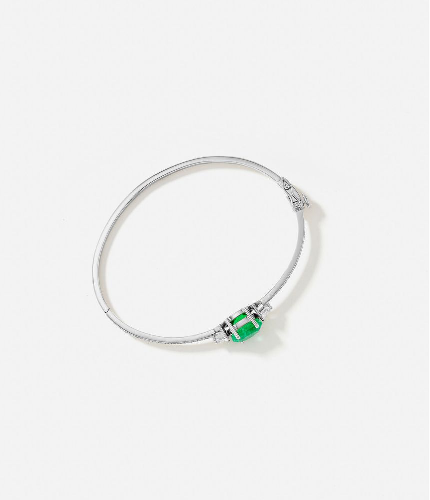 pulseira-bracelete-rigida-de-ouro-branco-com-esmeralda-e-diamantes