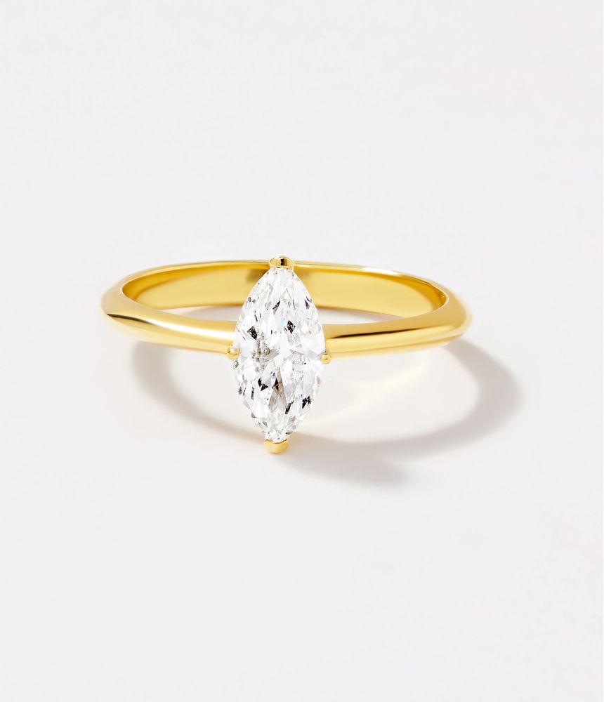 anel-de-noivado-solitario-de-ouro-com-diamante-navete