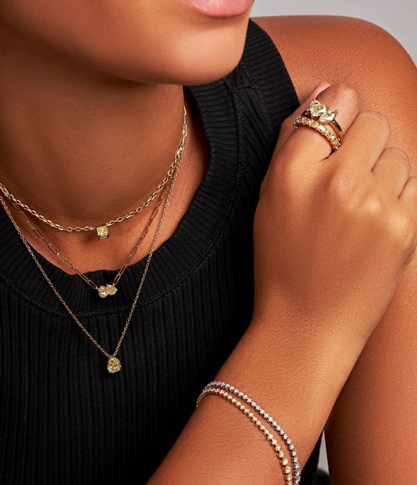 anel-alianca-inteira-de-ouro-amarelo-e-branco-com-diamantes-baguete