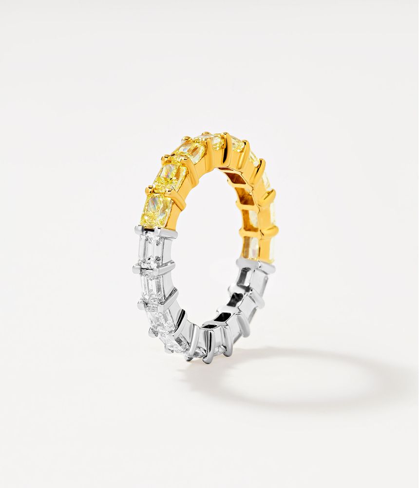 anel-alianca-inteira-de-ouro-amarelo-e-branco-com-diamantes-baguete