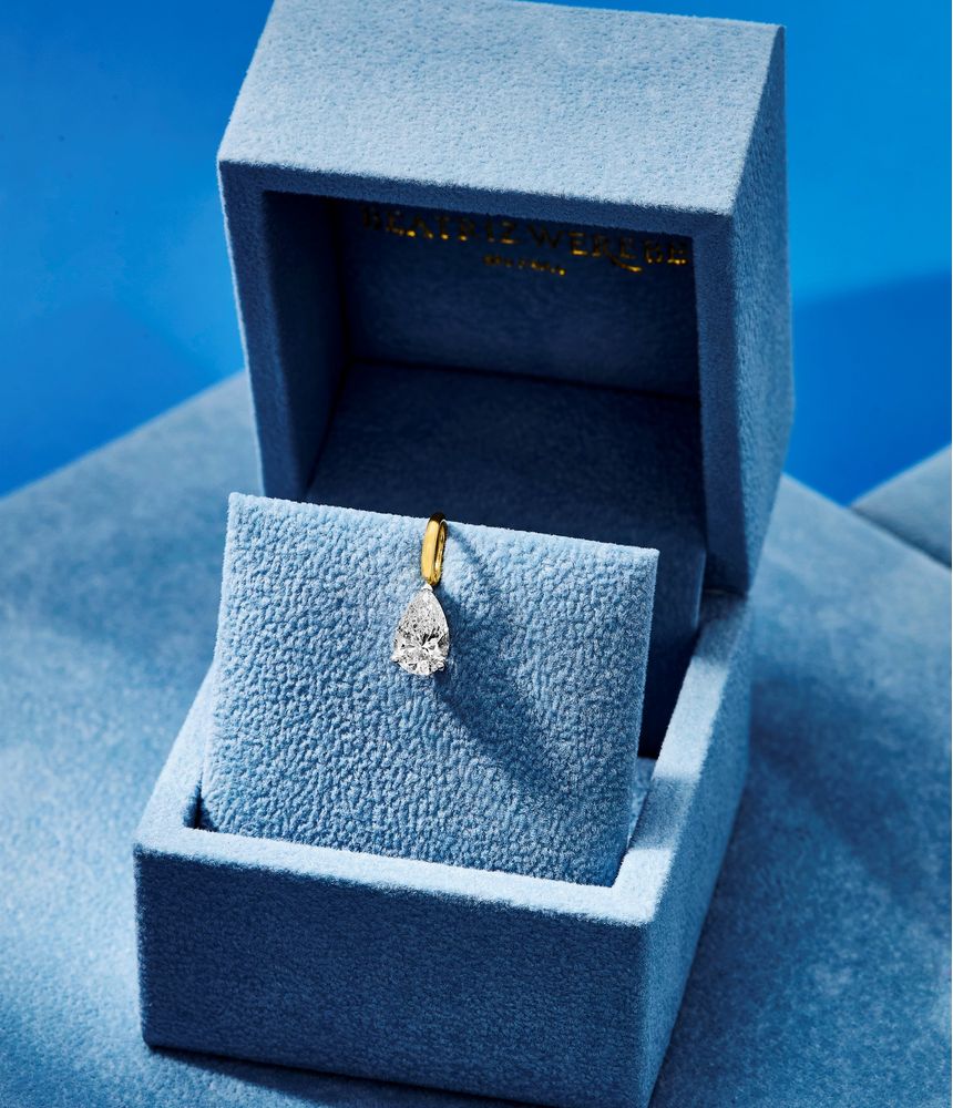 pingente-de-colar-solitario-de-ouro-com-diamante-gota-pear-shape