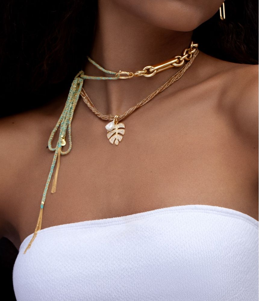 pingente-de-colar-folha-de-ouro-com-diamantes-e-esmeraldas