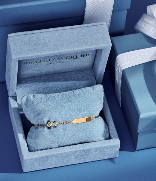 pulseira-infantil-para-crianca-carrinho-de-corrida-de-ouro-esmaltado-com-plaquinha-para-gravacao