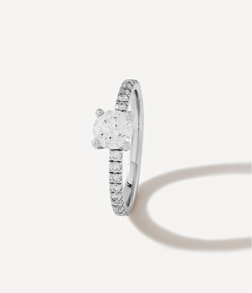 anel-de-noivado-solitario-de-ouro-branco-com-diamantes-brilhante