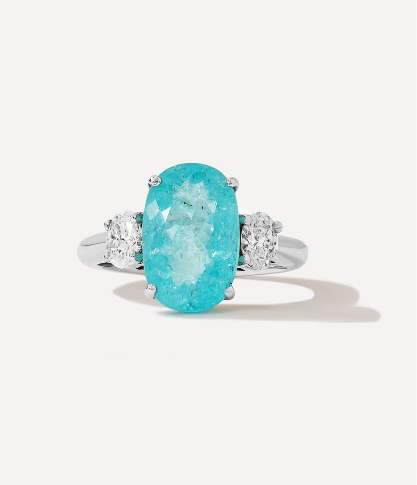 anel-solitario-turmalina-paraiba-oval-e-diamantes-de-ouro-branco