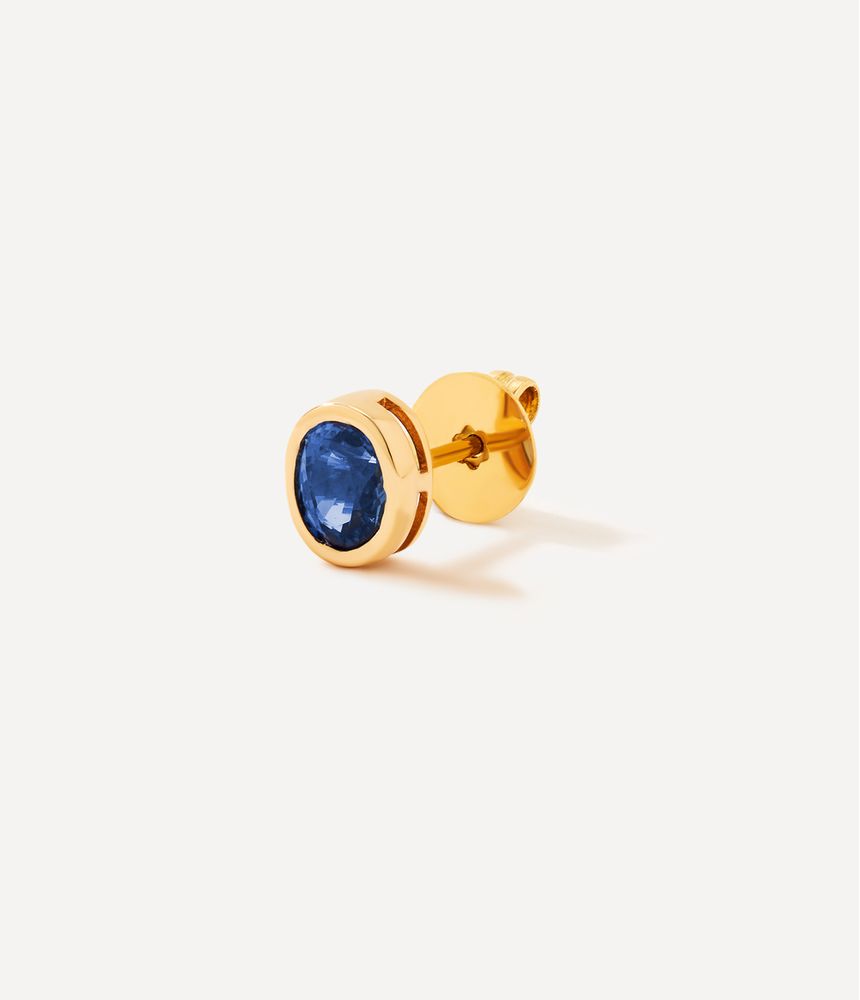 brinco-solitario-unico-com-safira-azul-oval-de-ouro