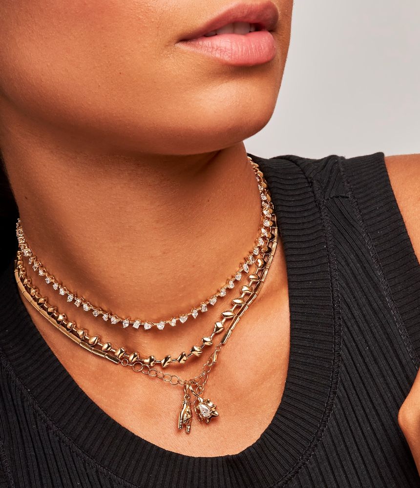 pingente-de-colar-mao-rock-n-roll-de-ouro