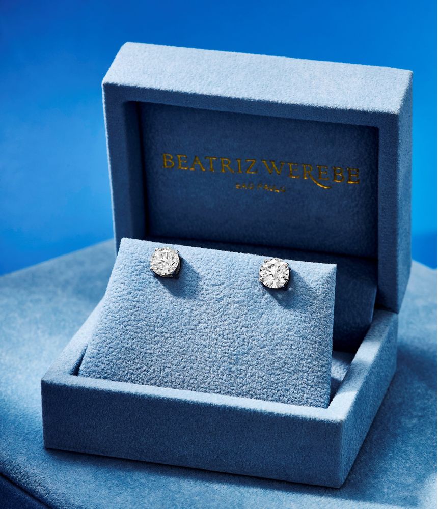 brinco-solitario-de-ouro-branco-com-diamante-gia-certificado