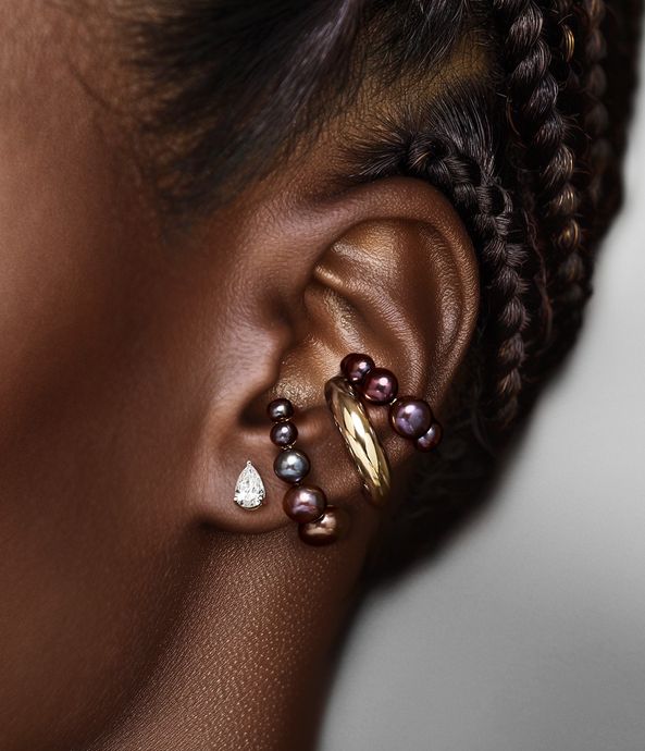 brinco-ear-hook-de-ouro-com-perolas