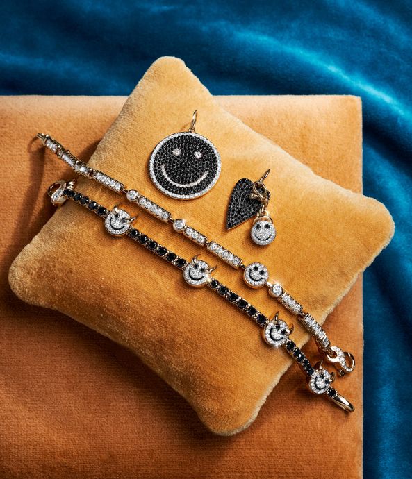 pingente-de-colar-e-pulseira-smile-de-ouro-com-diamantes