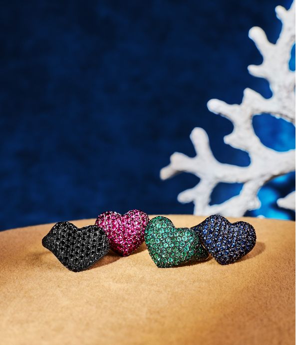 anel-coracao-de-ouro-branco-com-diamantes-negros