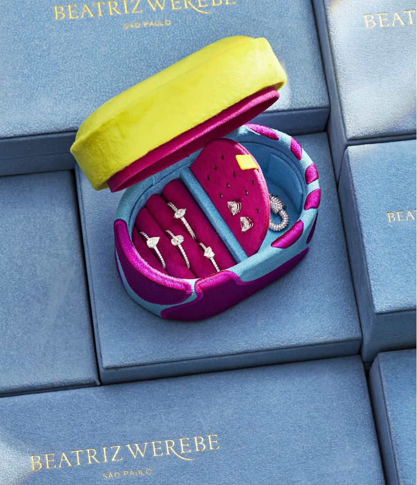 porta-joias-bea-bongiasca-de-veludo