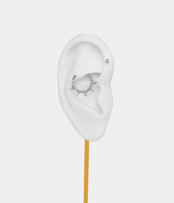 piercing-argola-clicker-daith-septo-hook-de-ouro-branco-com-diamantes