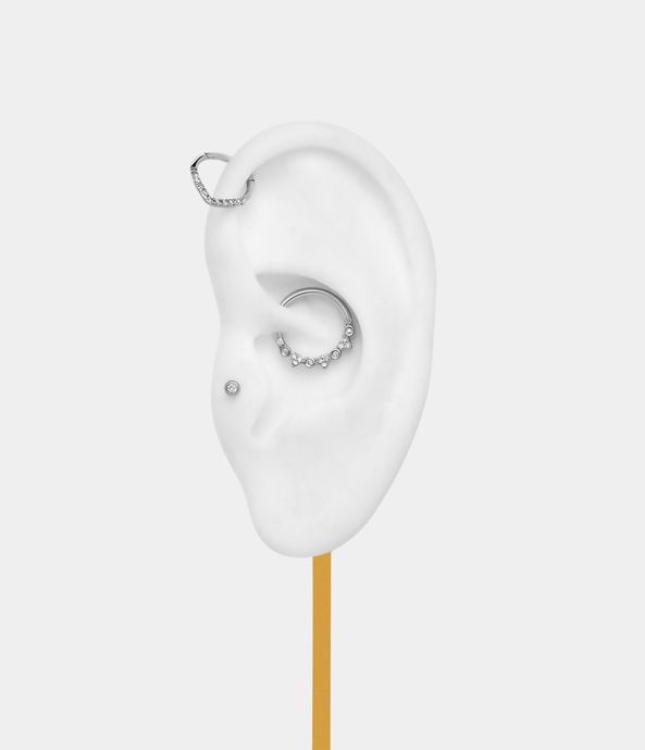 piercing-argola-clicker-daith-septo-hook-de-ouro-branco-com-diamantes