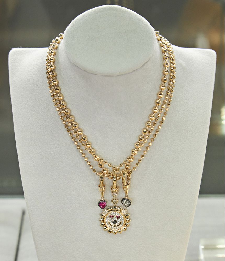 pingente-leao-de-ouro-com-diamantes