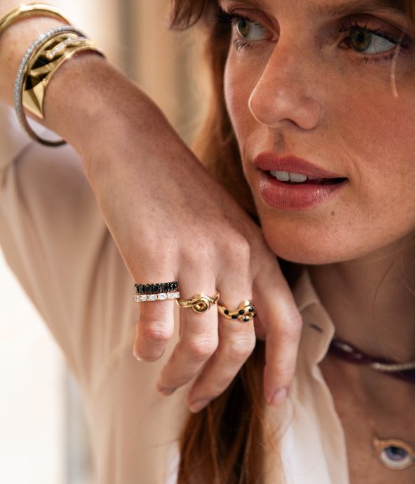 anel-de-dedinho-alianca-inteira-de-ouro-rosa-com-diamantes-negros