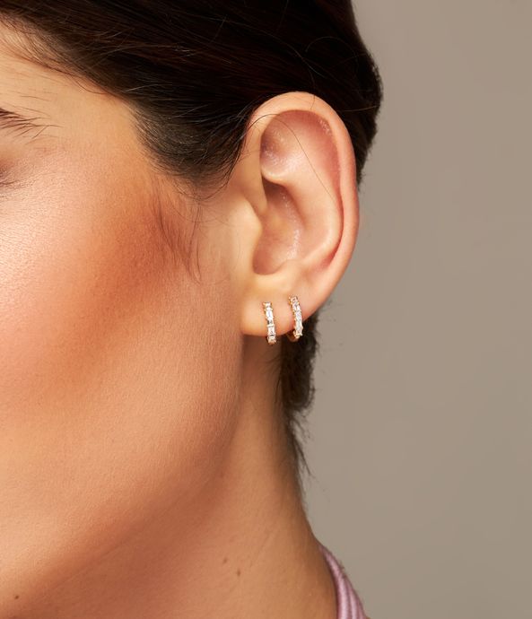 brinco-argola-de-ouro-com-diamantes-baguete