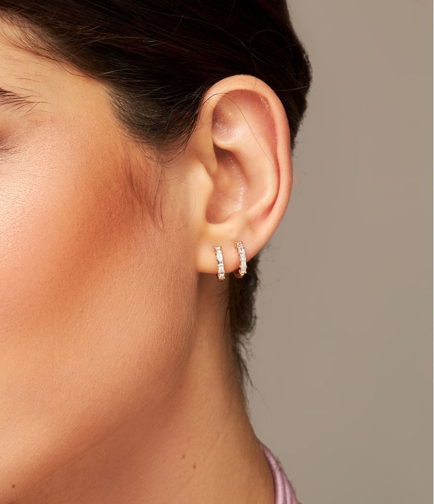 brinco-argola-de-ouro-com-diamantes-baguete